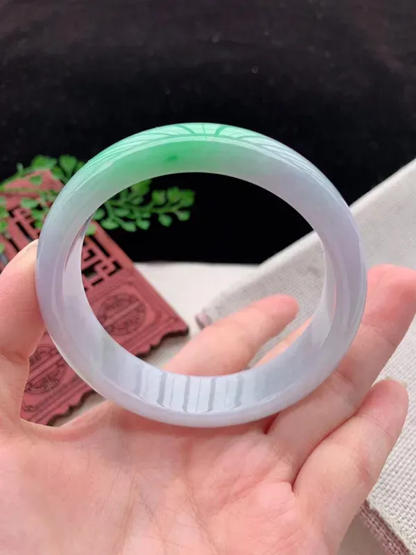 2mm,糯化种飘色手镯,底子细腻,清新淡雅,韵味独特
