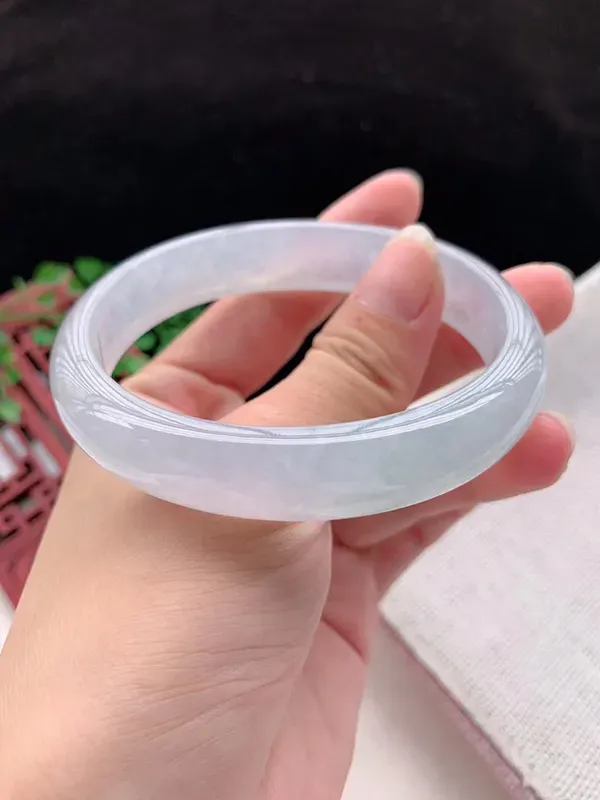 2mm,糯化种飘色手镯,底子细腻,清新淡雅,韵味独特