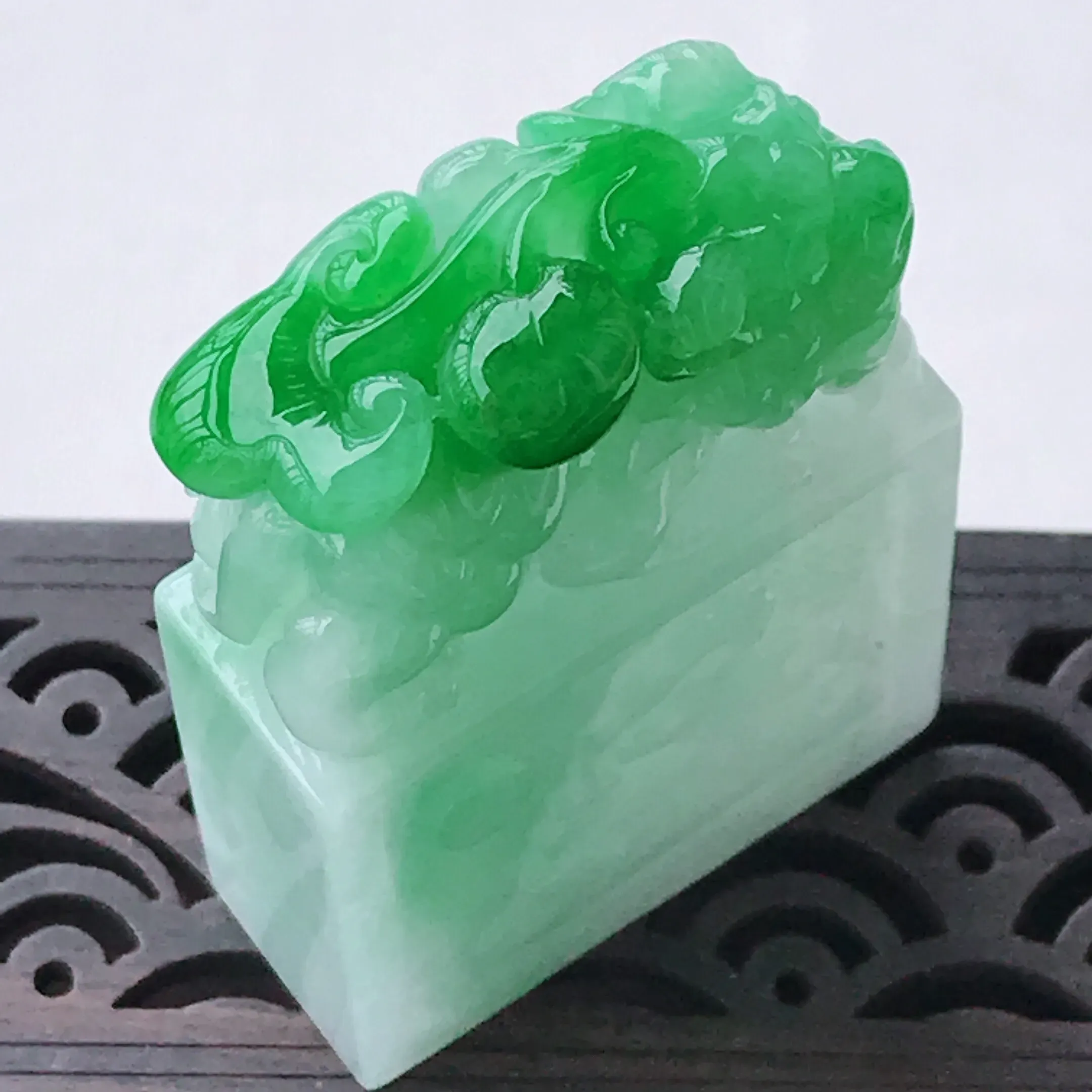 缅甸a货翡翠,水润飘黄貔貅印章,尺寸-57*23*13.5mm