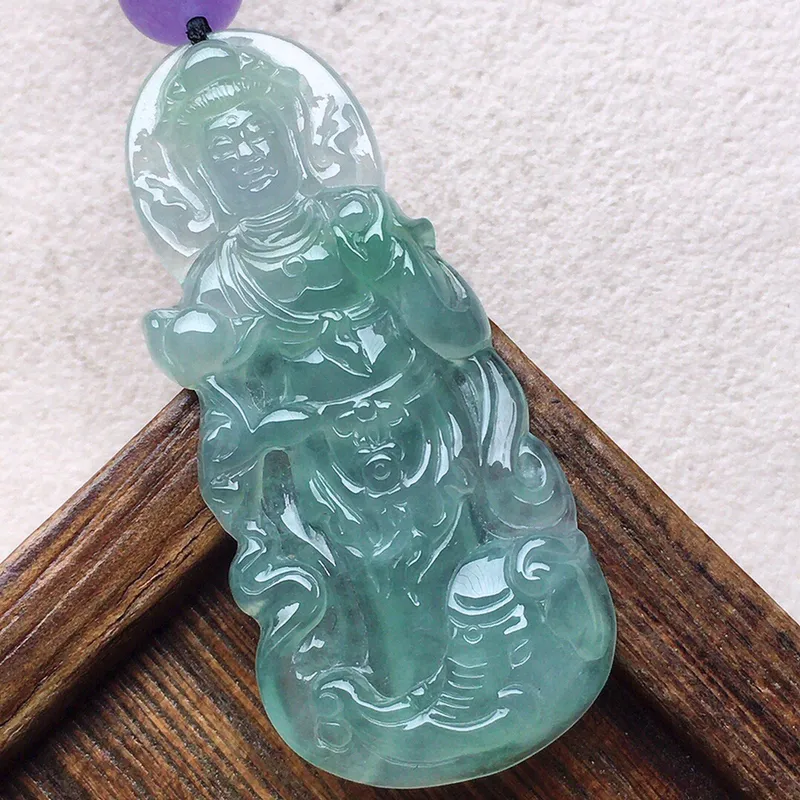 观音吊坠翡翠冰透保平安