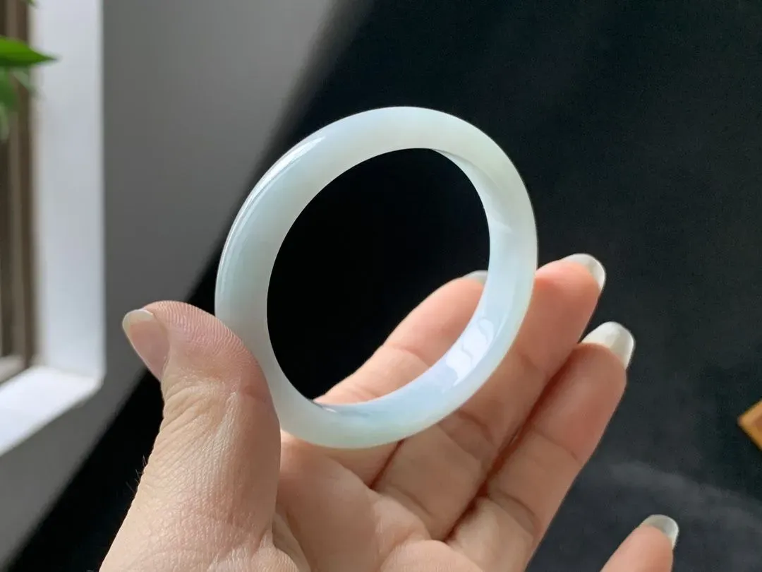 冰糯种淡蓝色手镯