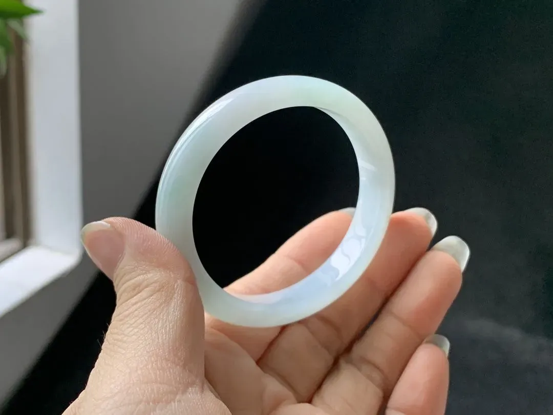 冰糯种淡蓝色手镯