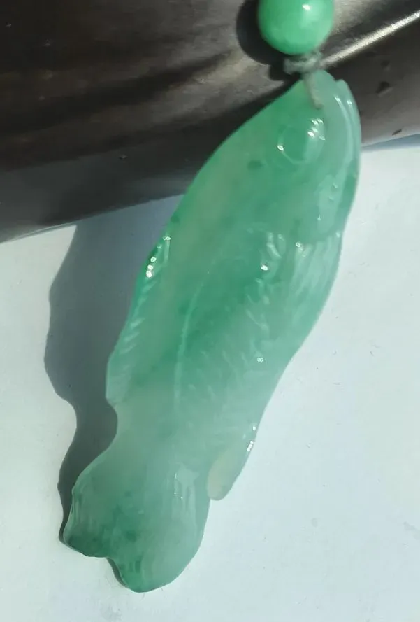 冰糯种飘绿鱼吊坠