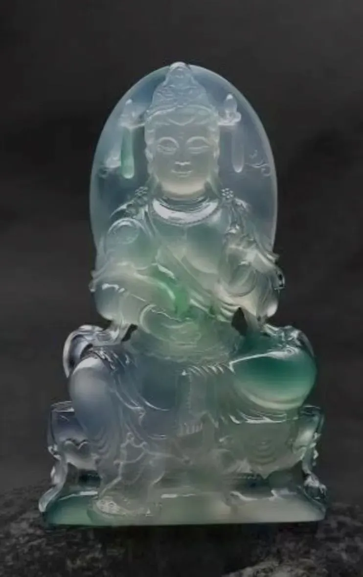 冰种飘绿翡翠观音，玉雕大师朱金家作品，雕工精致。