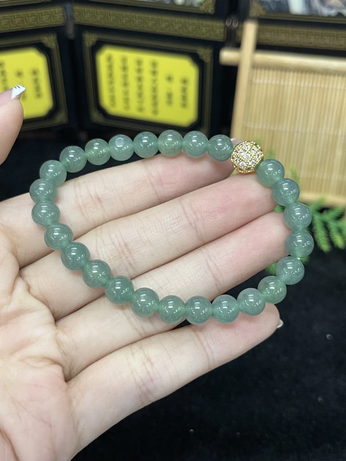 天然翡翠 老坑冰晴蓝圆珠手串手链 色泽均匀 种水通透 上手效果非常明显清晰淡雅优雅迷人