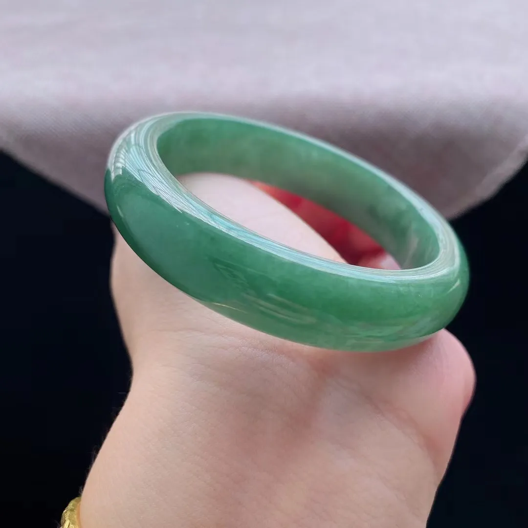 52糯化种浅绿色手镯
