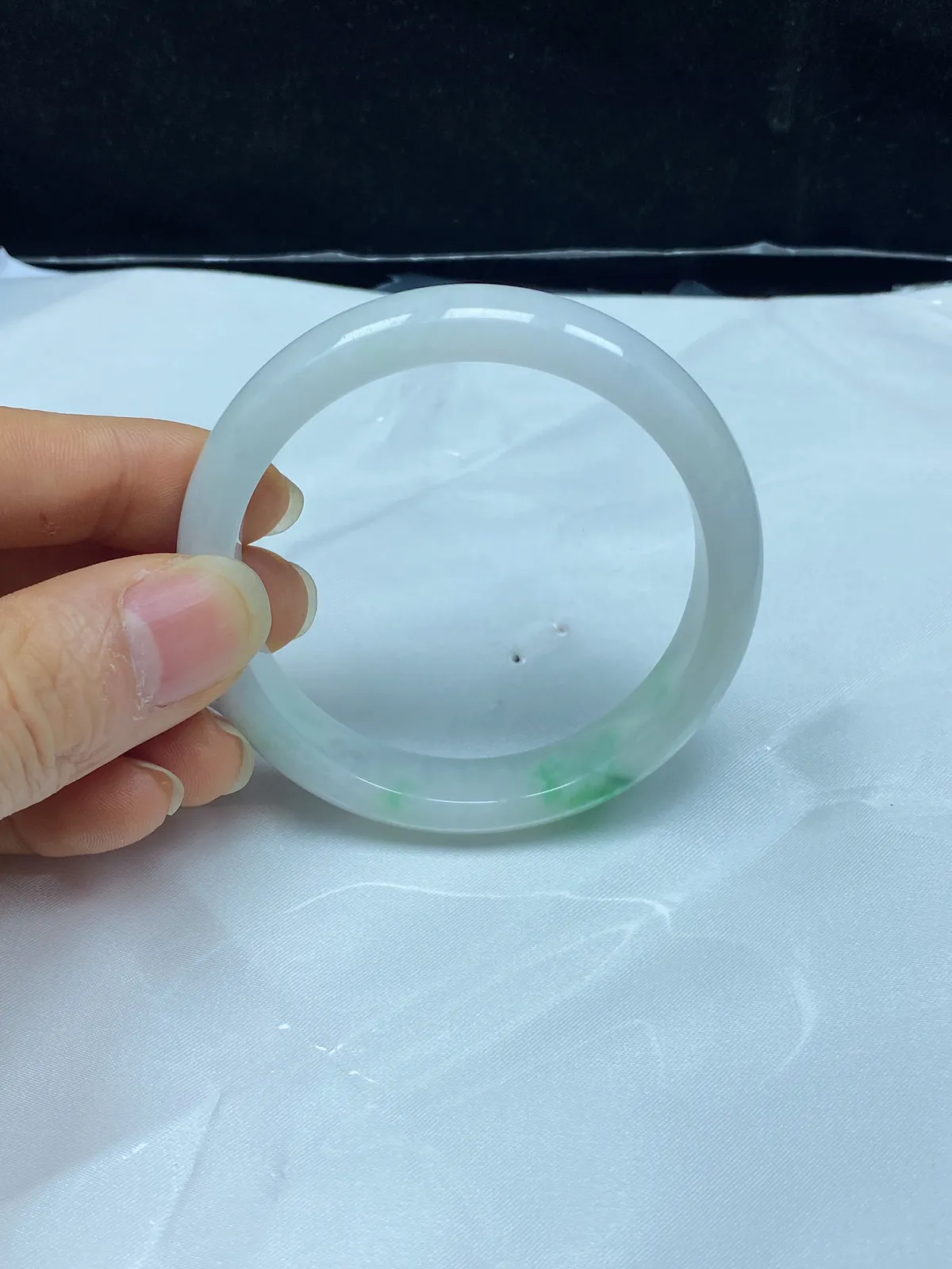 冰糯种飘绿手镯