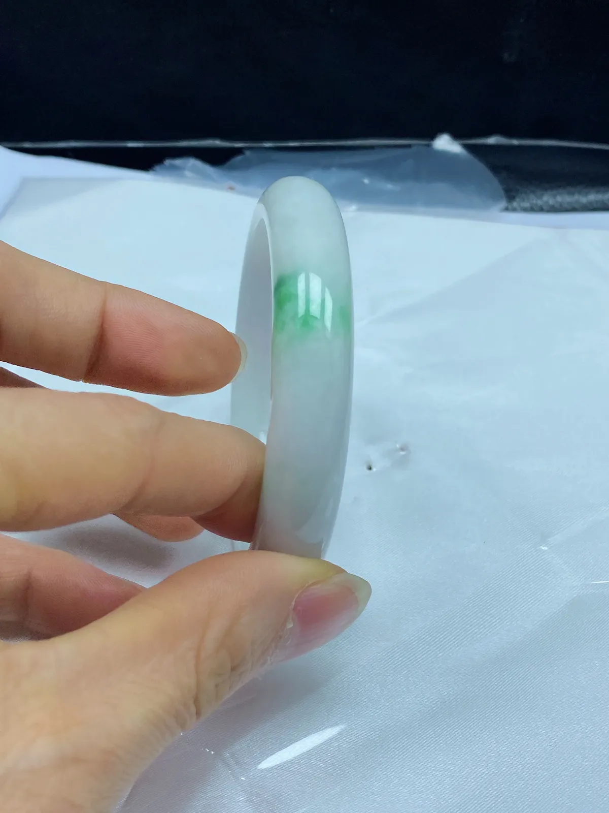冰糯种飘绿手镯