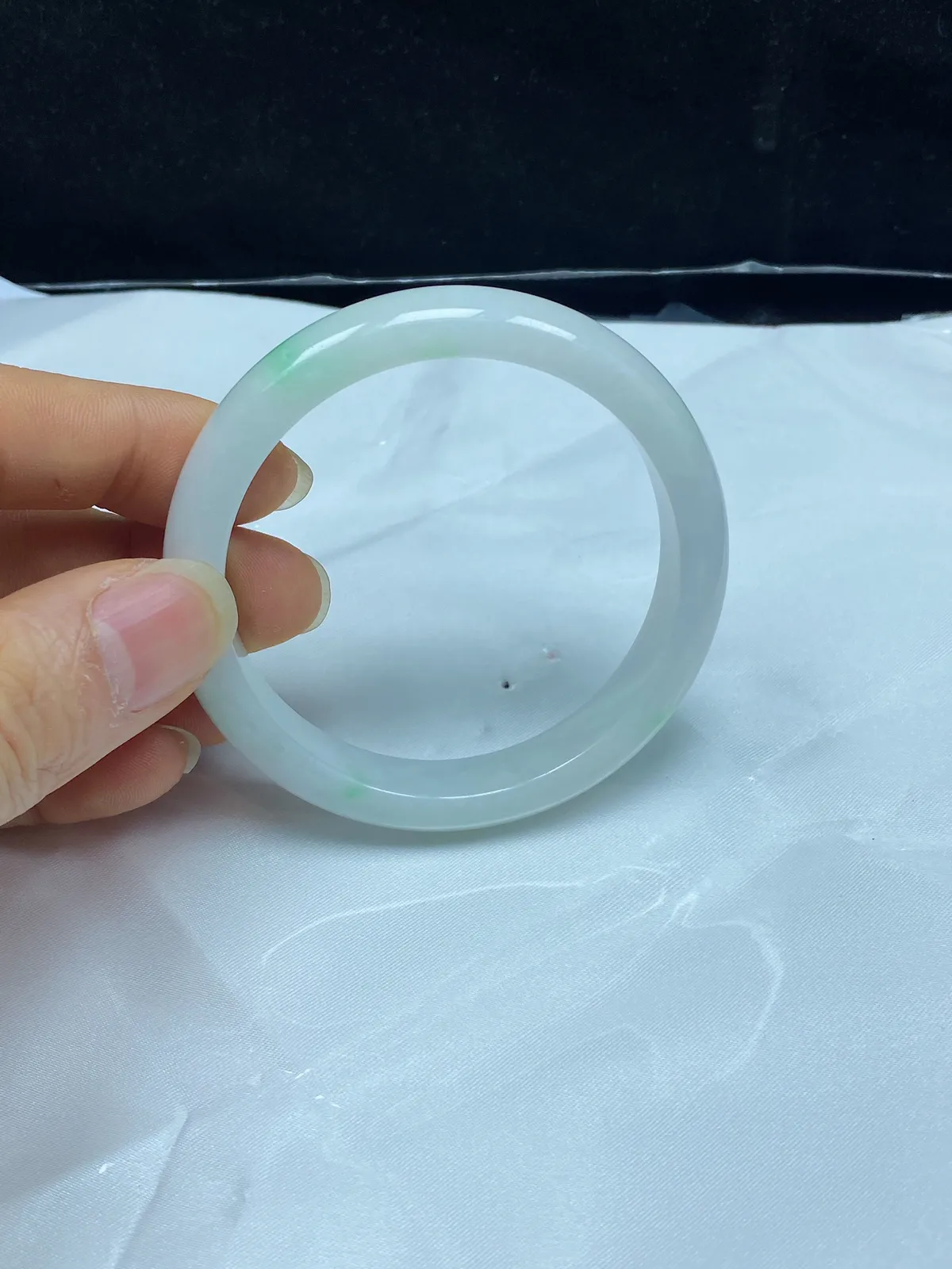 冰糯种飘绿手镯