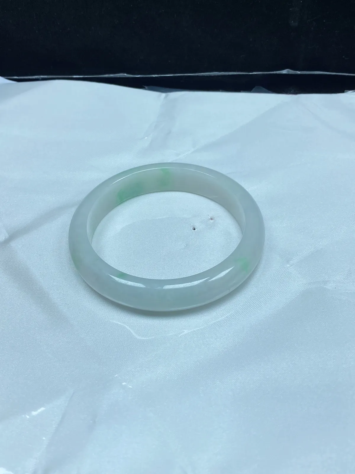 冰糯种飘绿手镯