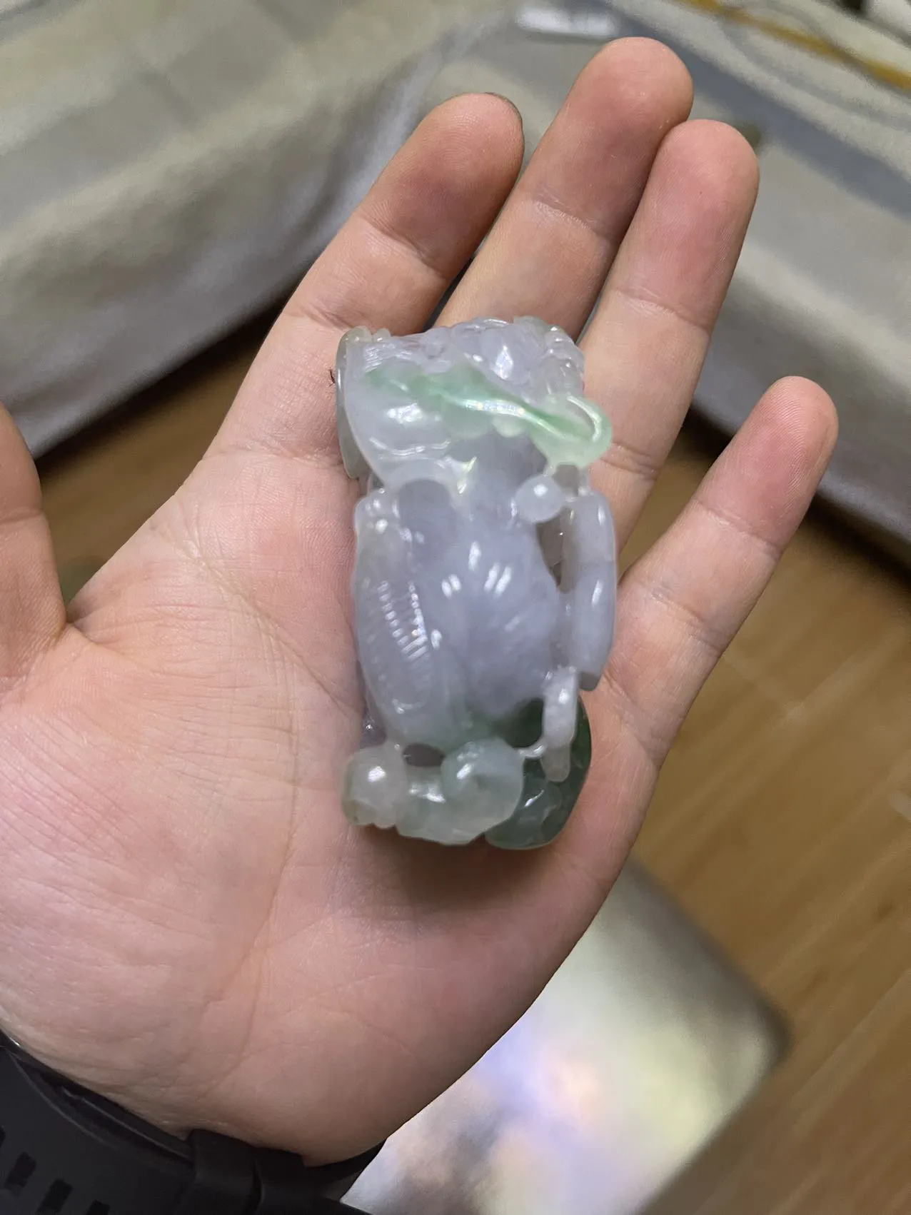 糯冰种椿带彩手工雕刻大貔貅手把件