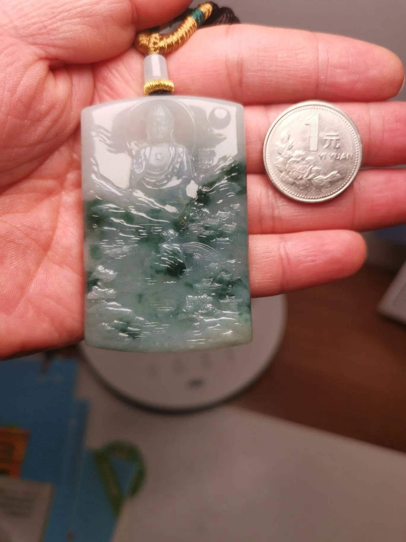 冰糯种淡绿色山水牌正面佛观天下背面山水
