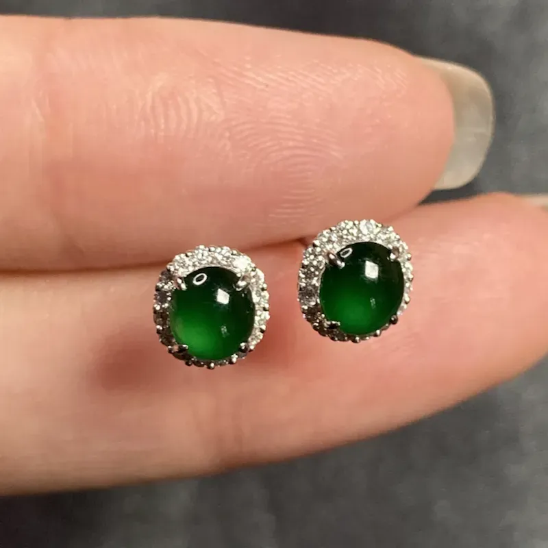 18k金镶缅甸天然翡翠A货 帝王绿耳钉 深邃迷人 优雅知性 无纹无裂 饱满度高 裸石5*4.5*2.2