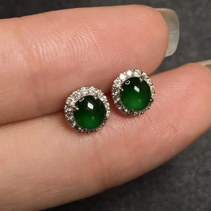 18k金镶缅甸天然翡翠A货 帝王绿耳钉 深邃迷人 优雅知性 无纹无裂 饱满度高 裸石5*4.5*2.2