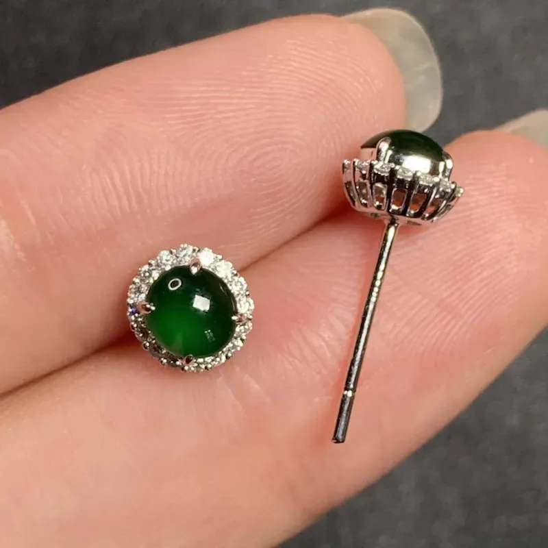 18k金镶缅甸天然翡翠A货 帝王绿耳钉 深邃迷人 优雅知性 无纹无裂 饱满度高 裸石5*4.5*2.2