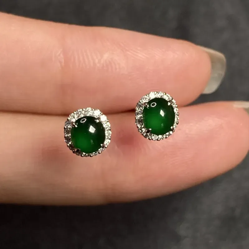 18k金镶缅甸天然翡翠A货 帝王绿耳钉 深邃迷人 优雅知性 无纹无裂 饱满度高 裸石5*4.5*2.2