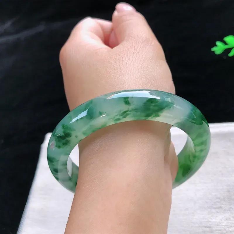 【冰润飘花透光正圈手镯,尺寸:54.6/12.5/8.6,无纹裂,胶感十足,佩戴漂亮,夺目迷人.】图5