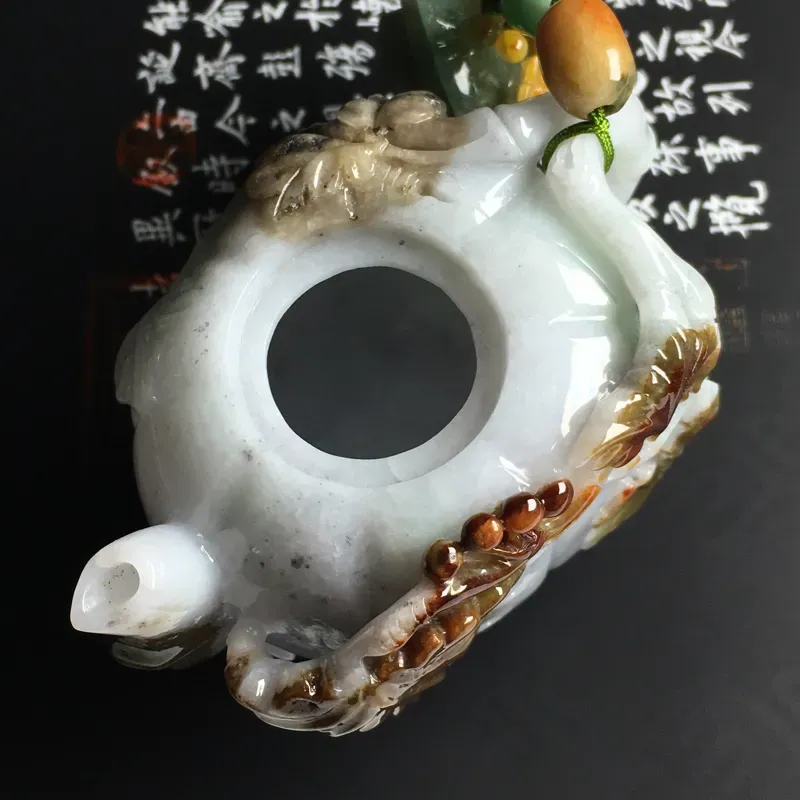 双彩茶壶摆件  尺寸76-47-47毫米 色彩亮丽 雕工精湛