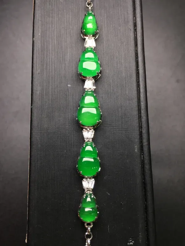 阳绿葫芦手链，18k金豪华镶钻，无纹无裂，种好色好，质量杠杠的，性价比超高