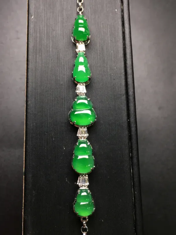 阳绿葫芦手链，18k金豪华镶钻，无纹无裂，种好色好，质量杠杠的，性价比超高
