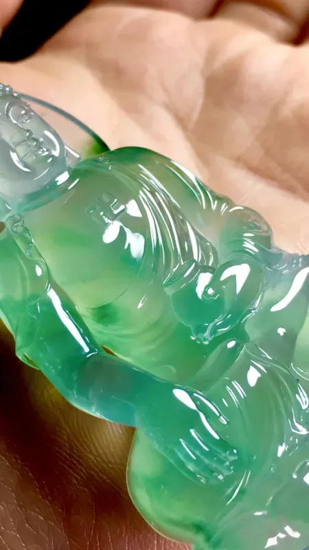 【【大日如来】,
玉雕大师老蒋作品,
料子厚庄,
雕刻立体感强,
69-38-12mm,
50g,】图1