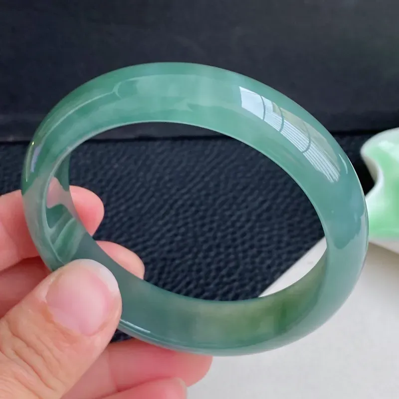 圈口:58.4mm 天然翡翠a货冰润油青宽边手镯,编号12.16-huang