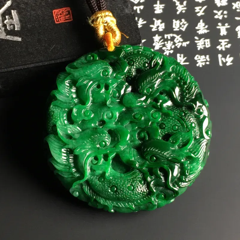 细豆种阳绿【九五至尊】吊坠 翠色阳绿 雕工精湛