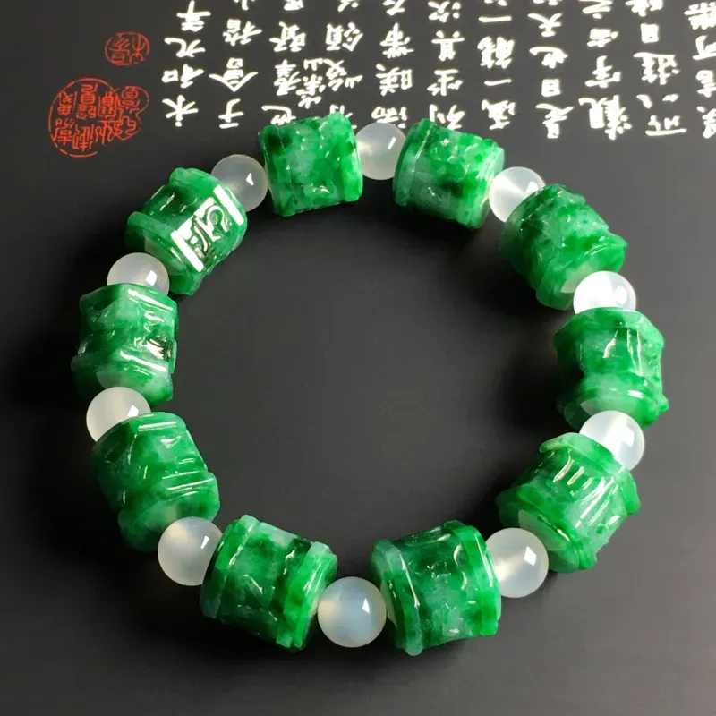 糯种满色六字真言路路通手串 10颗 质地细腻 雕工精湛 翠色艳丽 款式时尚 隔珠为玉髓 单颗尺寸13-12.8毫米