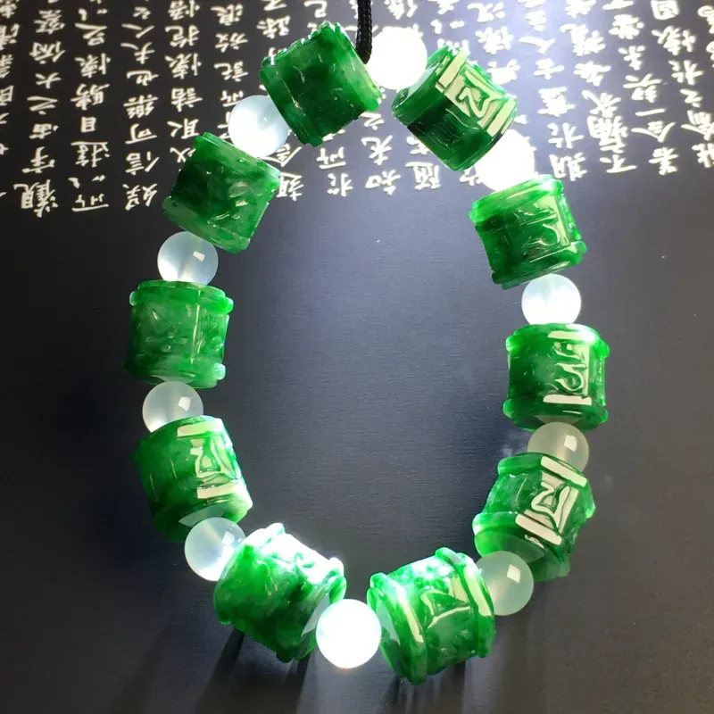 糯种满色六字真言路路通手串 10颗 质地细腻 雕工精湛 翠色艳丽 款式时尚 隔珠为玉髓 单颗尺寸13-12.8毫米
