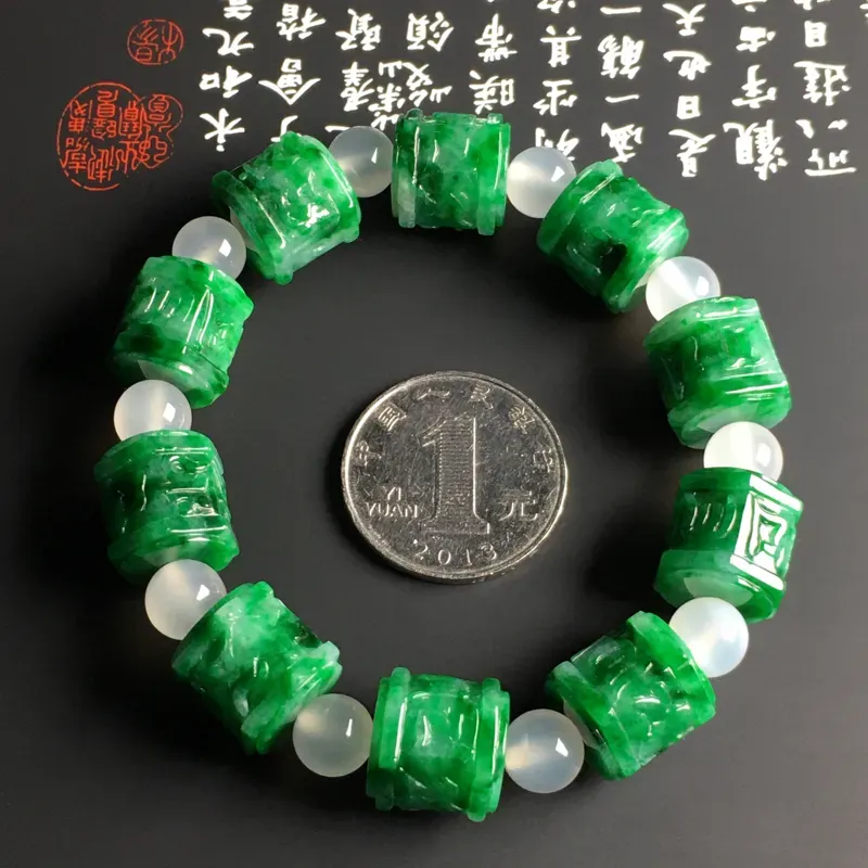 糯种满色六字真言路路通手串 10颗 质地细腻 雕工精湛 翠色艳丽 款式时尚 隔珠为玉髓 单颗尺寸13-12.8毫米