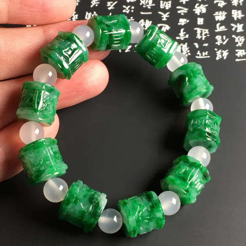 糯种满色六字真言路路通手串 10颗 质地细腻 雕工精湛 翠色艳丽 款式时尚 隔珠为玉髓 单颗尺寸13-12.8毫米