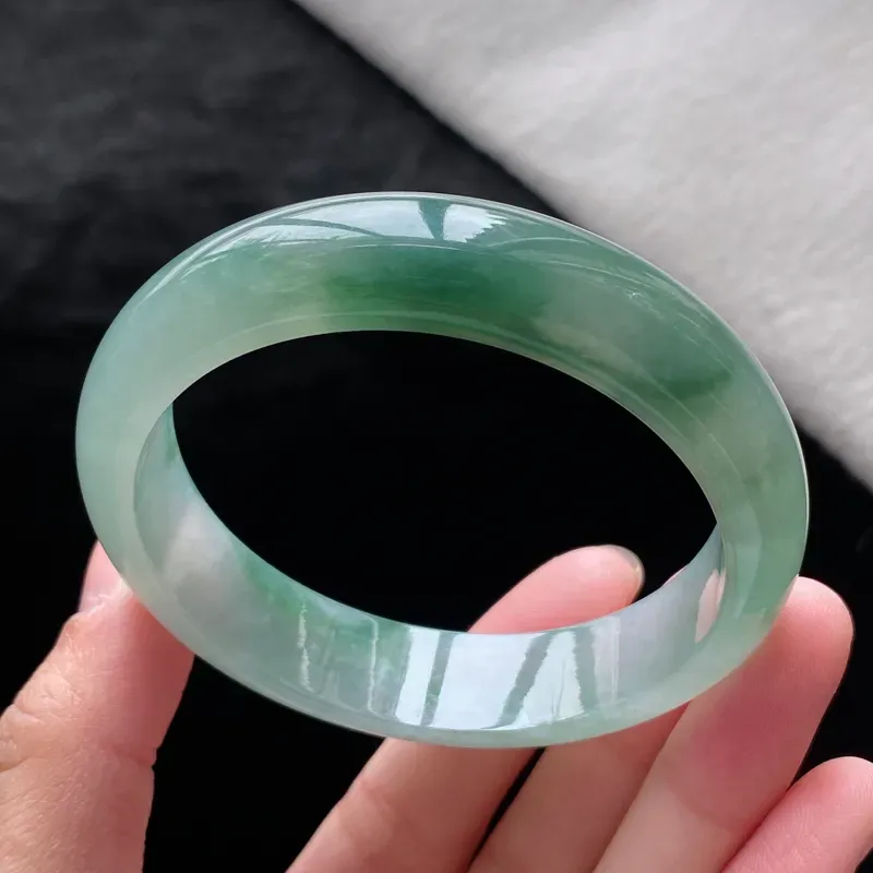 正圈：54.7mm 天然a货种水好飘花正圈翡翠手镯，圈口：54.7/13.2/7.1mm