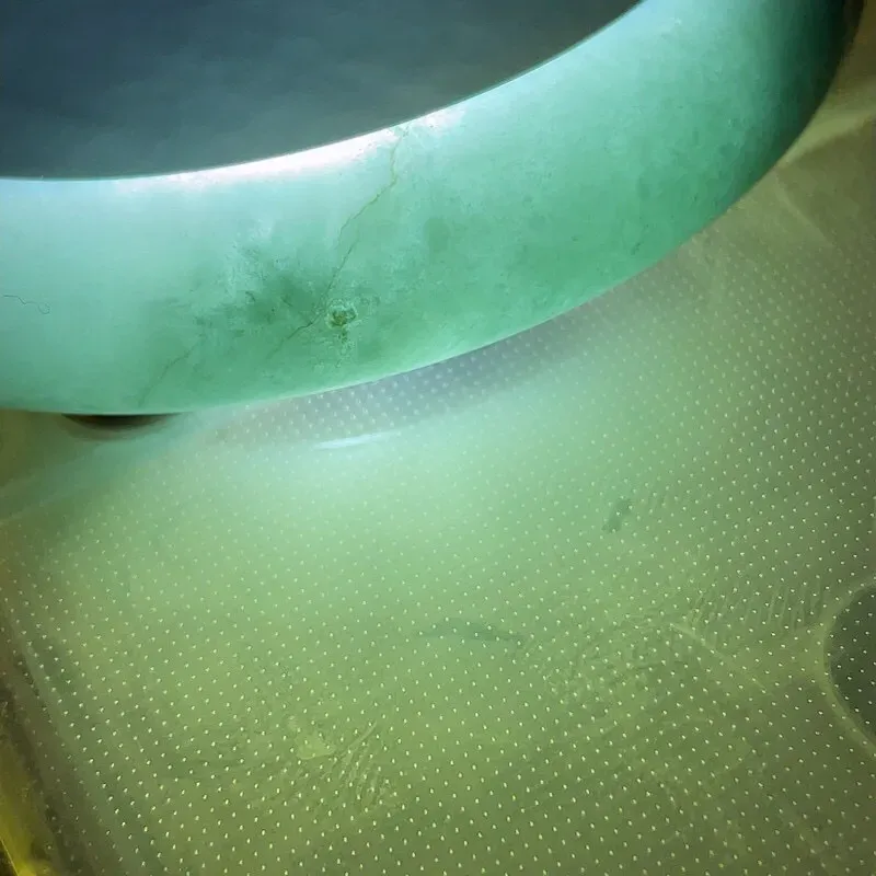 【🍃🍃正圈52.7圈口,自然光实拍,缅甸老坑天然翡翠A货,水润飘黄正圈手镯,上手高贵优雅。尺寸:52.7✖️11✖️7mm,重量:39.03g。】图7
