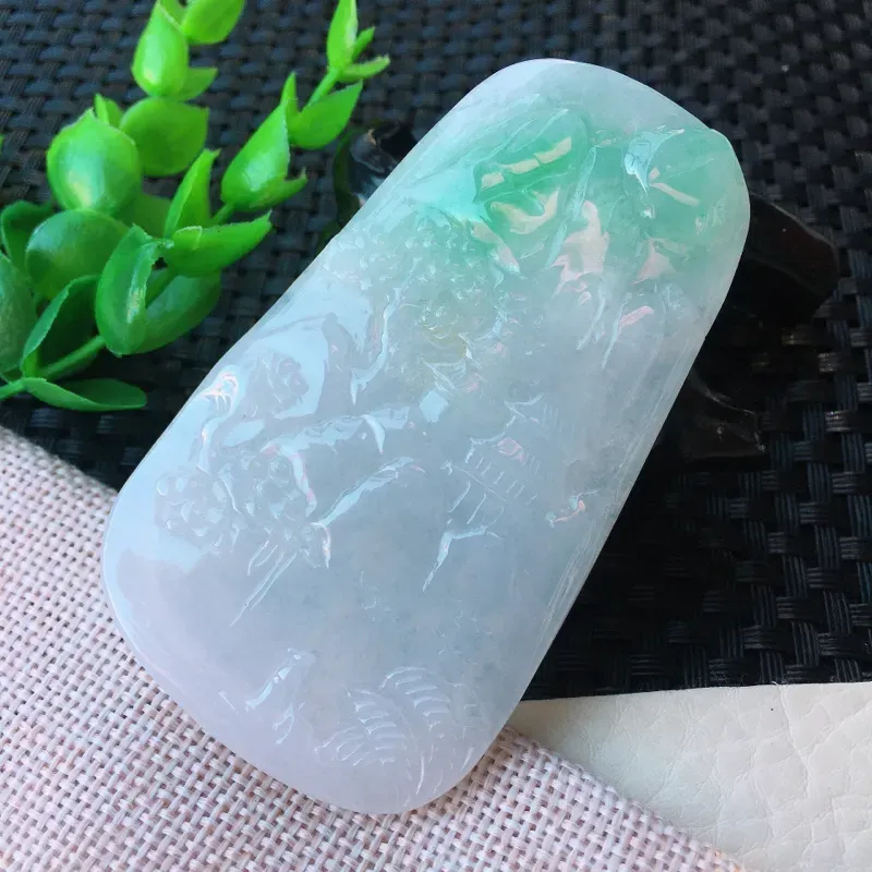 【精雕山水玉吊坠,种老,水润,质感十足。尺寸:77.1*45.1*5.6mm】图7