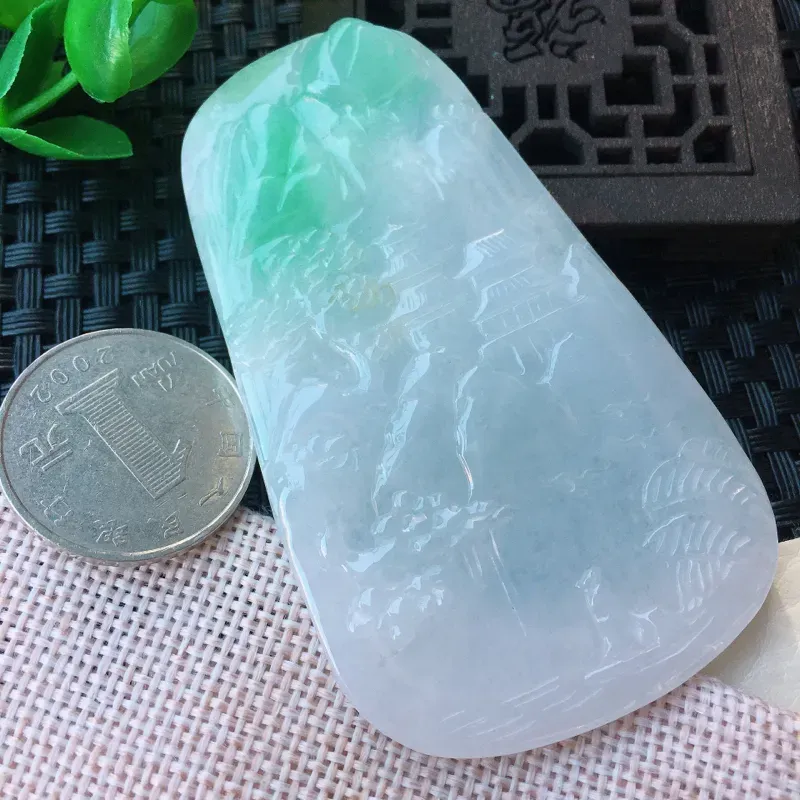 【精雕山水玉吊坠,种老,水润,质感十足。尺寸:77.1*45.1*5.6mm】图6