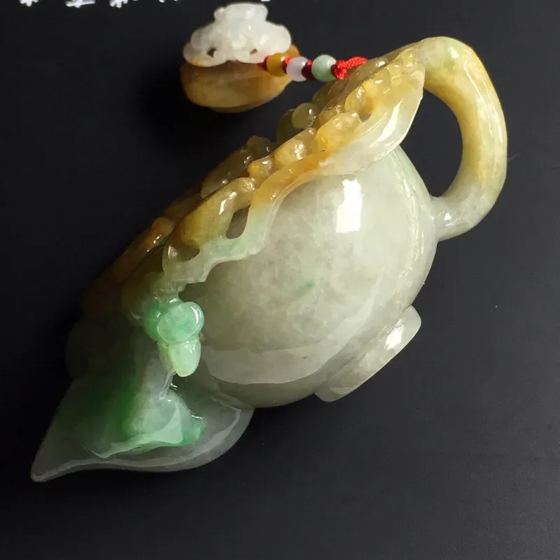 黄加绿茶壶摆件 尺寸82-50-30毫米 色彩艳丽 雕工精湛