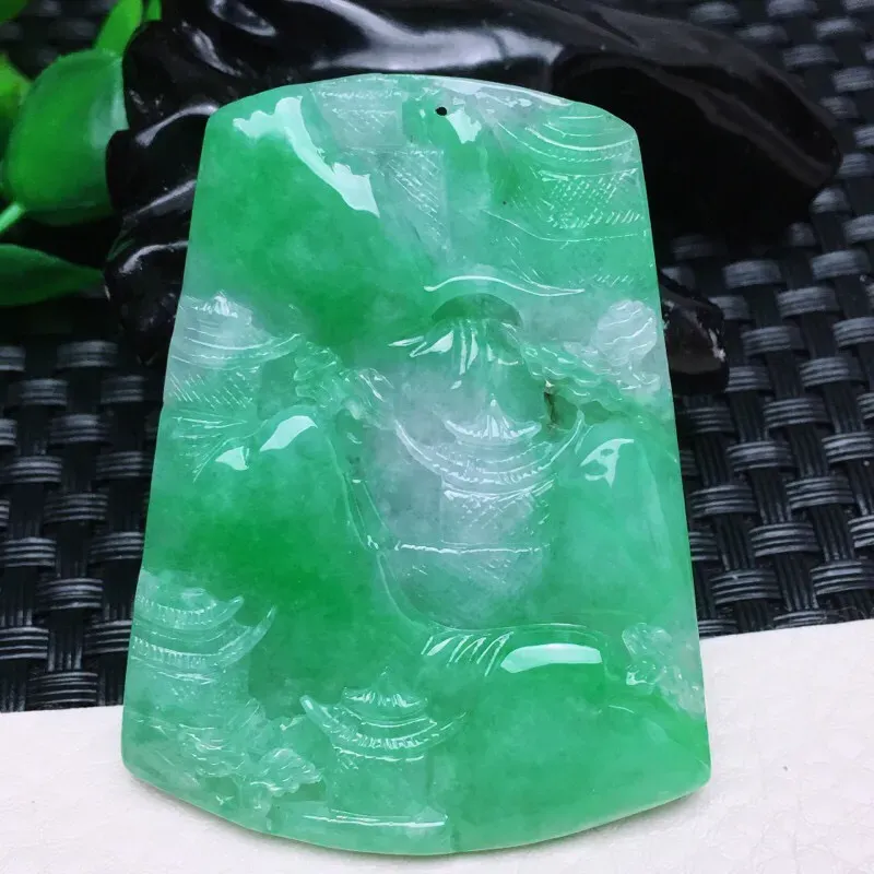 【精雕阳绿山高水长玉吊坠,种水足,雕刻线条流畅优美,色泽鲜艳!佩戴上身效果赞!规格:54.7*42.1*5mm】图10