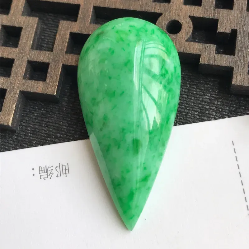 编号：1010，翡翠A货，飘绿水滴戒面可镶嵌，尺寸：41*20.3*10.3mm，