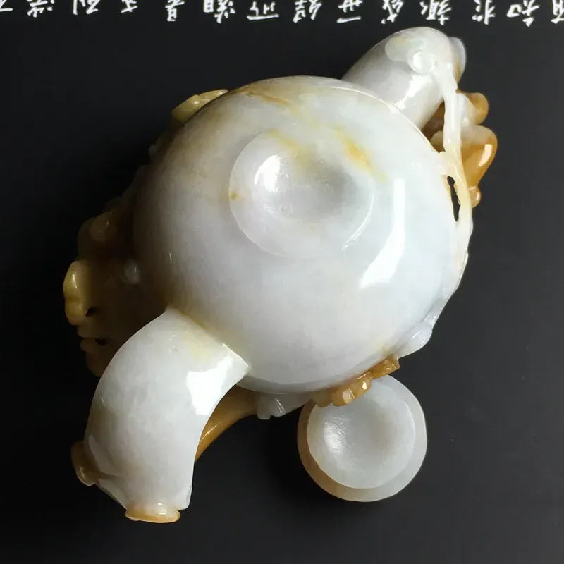 黄翡茶壶摆件 尺寸101-56-33毫米 色彩亮丽 雕工精湛