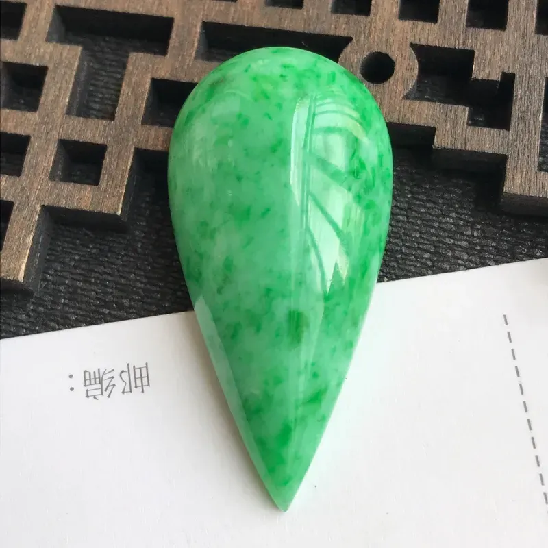 编号：1010，翡翠A货，飘绿水滴戒面可镶嵌，尺寸：41*20.3*10.3mm，