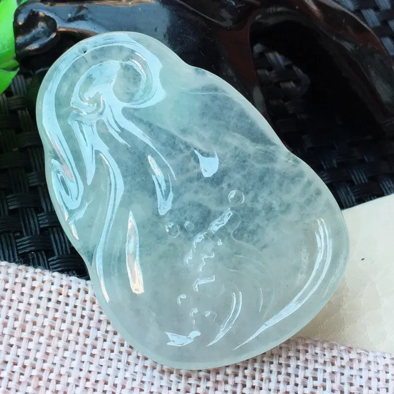 【自然光拍摄🎉🎉 精雕山高水长玉坠 ,山水意境,玉质细腻冰润,胶感十足,色泽清新亮丽,上身气质高雅!尺寸:51.5*36*6mm】图2