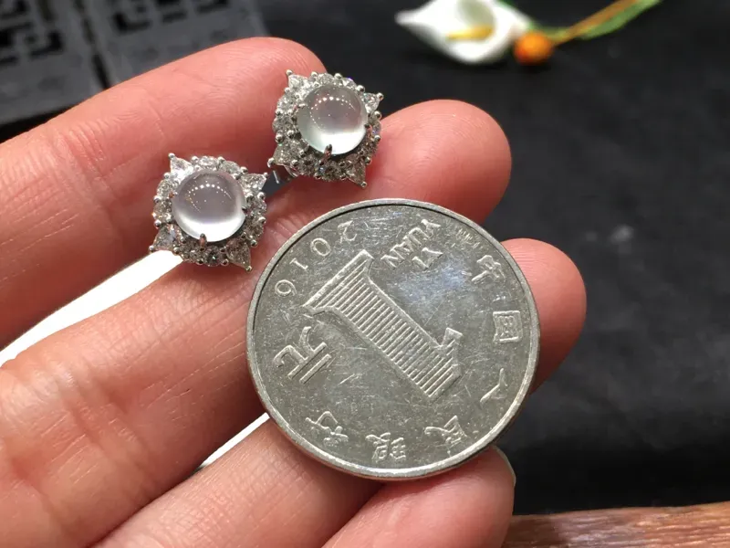 【一对冰种耳钉,底庄细腻,18K金南非真钻镶嵌,无纹裂起光,性价比高,推荐,尺寸13*12.8*8.6/6.2*6*4.8mm,重量3.72g】图6