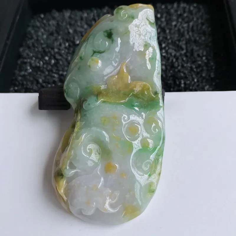 【🙏缅甸天然翡翠A货 三彩精美厚装龙牌吊坠,克重:76.35,尺寸:85*40*14.2,麟虫之长,能细能巨,能短能长,春分而登天,秋分而潜渊。霸气显工,大件厚装,佩戴上身大气!】图8