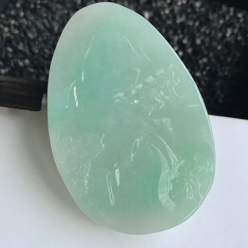 【🙏缅甸天然翡翠A货 清新淡雅山水牌吊坠。克重:63.46,尺寸:60*41*13,寓意“常青、背靠大山、水(财)长流、平安之意”高山流水,爱物珍贵,雕工足够雅致脱俗,极具动态美。香远益清,便是如此,佩戴效果落落大方,性价比超值!】图6