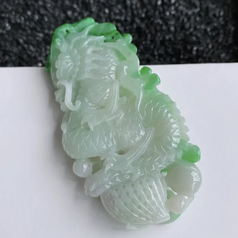 【🙏缅甸天然翡翠A货 巧雕精美生意兴隆吊坠,克重:62.28,尺寸:70*46*14,龙象征权力和尊贵,寓意生意兴隆,精工雕刻,线条流畅简洁,佩戴效果落落大方!】图9
