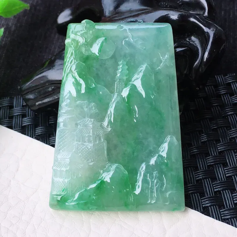 【自然光室外拍摄🎉🎉 冰润山高水长玉坠 冰润通透,玉质莹润,细腻干净,起胶起光 高档大气,品质杠杠的,值得拥有!规格:52.5*36.5*5.6mm】图7