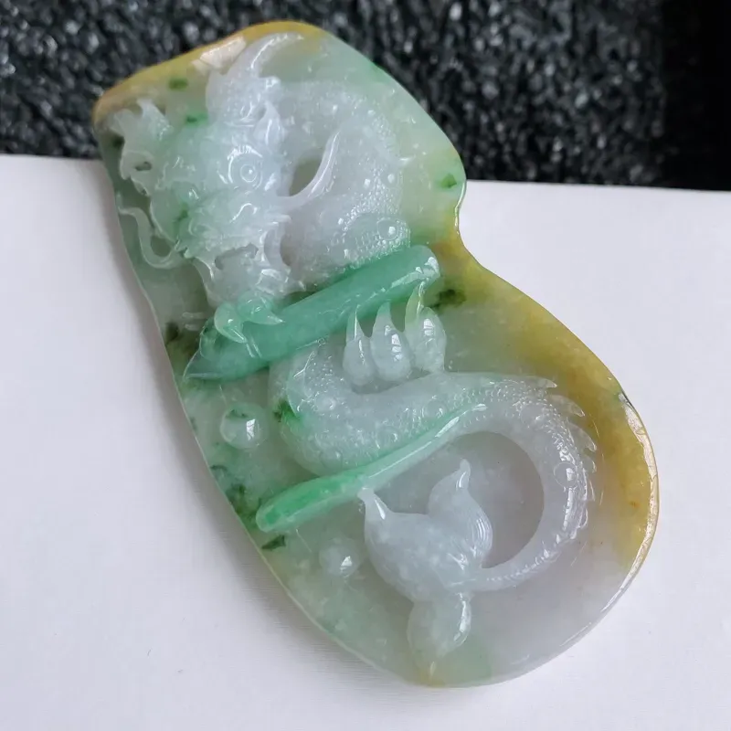 【🙏缅甸天然翡翠A货 三彩精美厚装龙牌吊坠,克重:76.35,尺寸:85*40*14.2,麟虫之长,能细能巨,能短能长,春分而登天,秋分而潜渊。霸气显工,大件厚装,佩戴上身大气!】图9