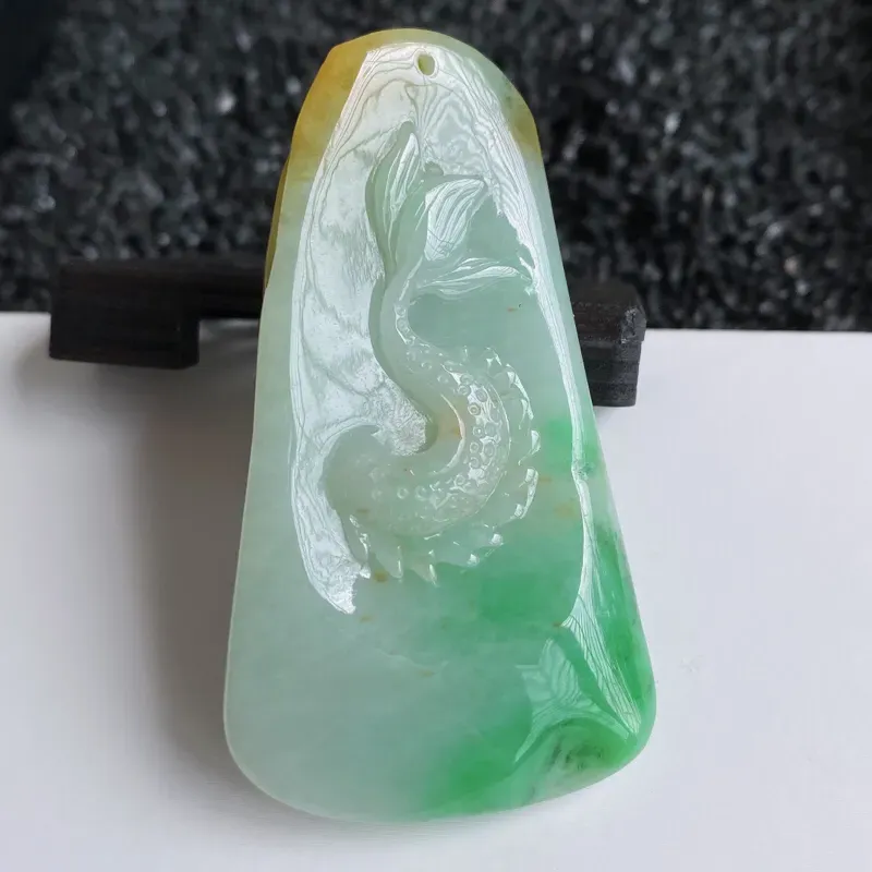 【🙏缅甸天然翡翠A货 双彩精美龙牌吊坠,克重:46.38,尺寸:63*34*16,麟虫之长,能细能巨,能短能长,春分而登天,秋分而潜渊。霸气显工,线条生动流畅,佩戴上身大气!】图7