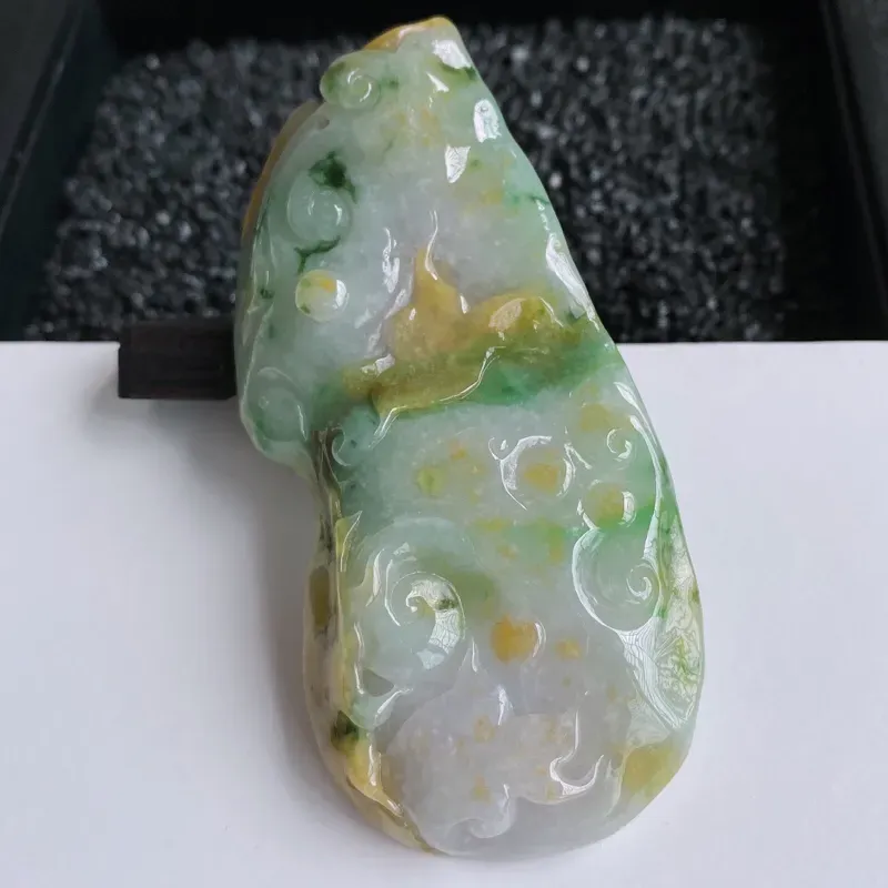 【🙏缅甸天然翡翠A货 三彩精美厚装龙牌吊坠,克重:76.35,尺寸:85*40*14.2,麟虫之长,能细能巨,能短能长,春分而登天,秋分而潜渊。霸气显工,大件厚装,佩戴上身大气!】图7