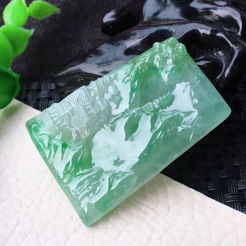 【自然光室外拍摄🎉🎉 冰润山高水长玉坠 冰润通透,玉质莹润,细腻干净,起胶起光 高档大气,品质杠杠的,值得拥有!规格:52.5*36.5*5.6mm】图5